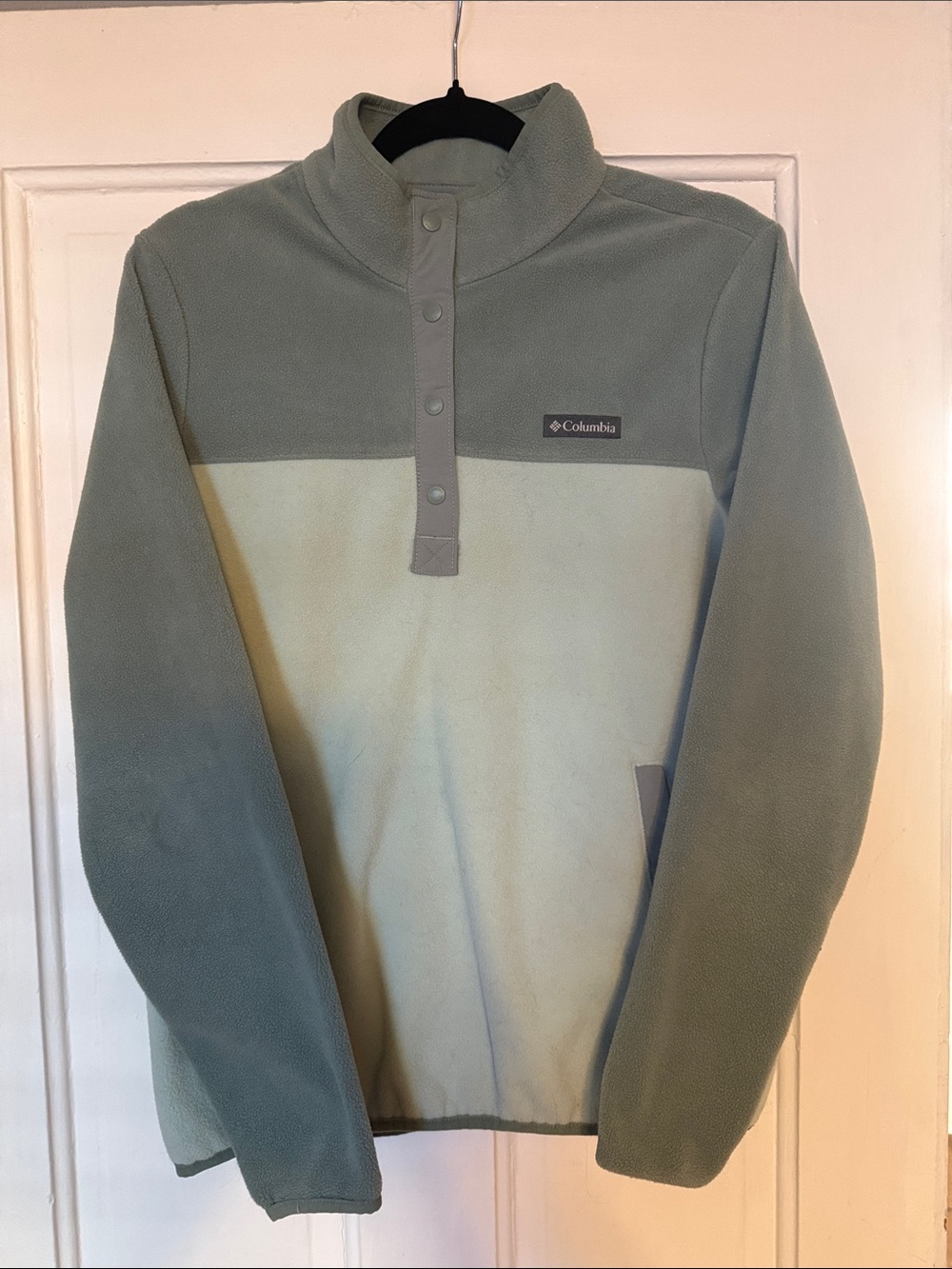 Columbia Two-Tone Sage and Light Green Snap Pullover Fleece